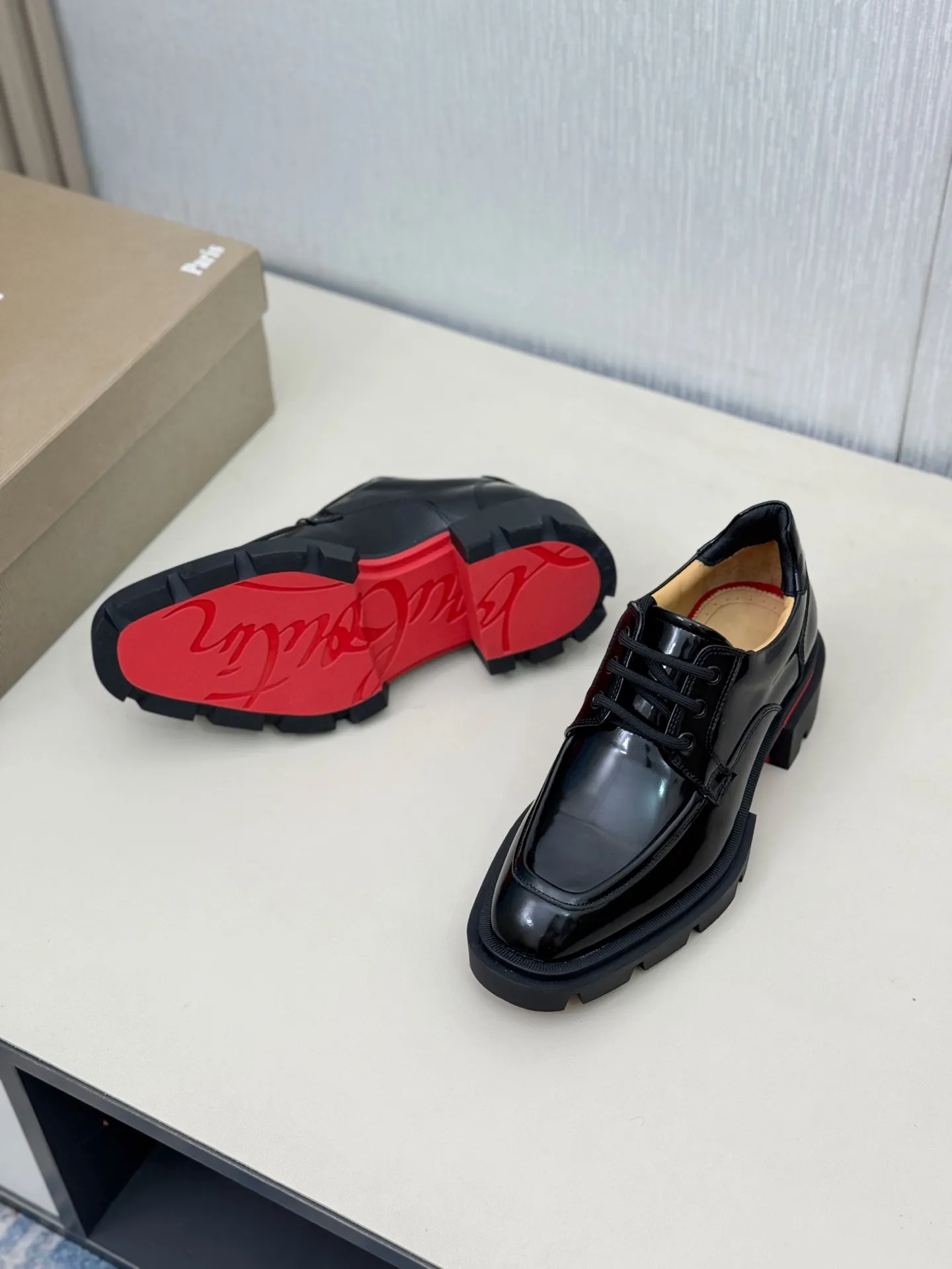 [CL～High-end men’s red-soled shoes] Top P: 880💰. Size: 39-44 (38.45.46 can be customized) 🆑Top original order purchasing agent Imported open-edge bead fabric and water-dyed cowhide inside 🉑️ Imported TPU rubber sole, wear-resistant and non-slip, full of European style.